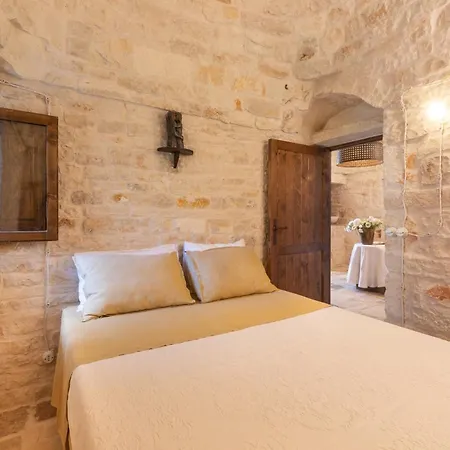 Trullo Calaluna Villa